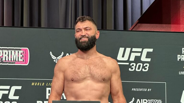 Andrei Arlovski weighing on stage