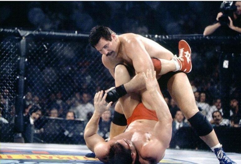 Dan Severn fighting