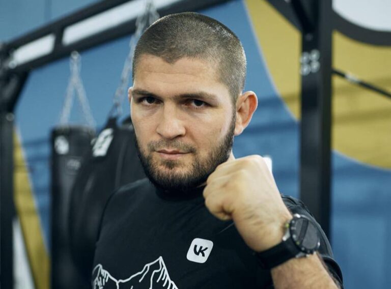 khabib nurmagomedov posing