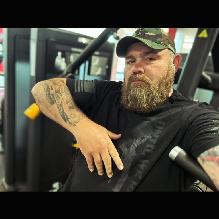 Tim Sylvia taking selfie