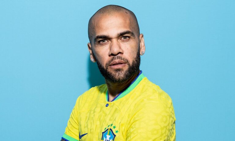 Dani Alves in brazilian jersey