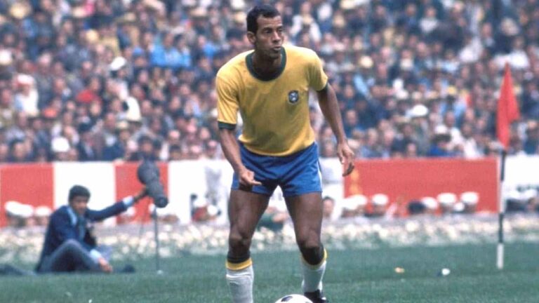 Carlos Alberto playing