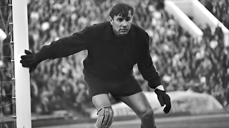 Lev Yashin playing