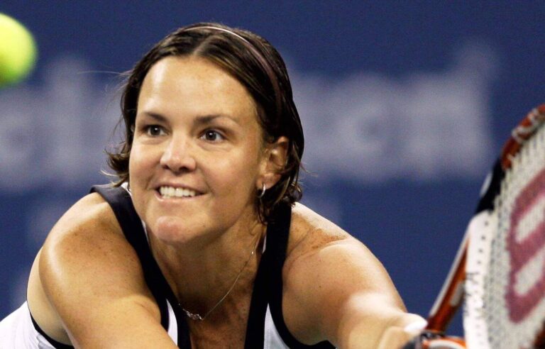 Lindsay Davenport playing