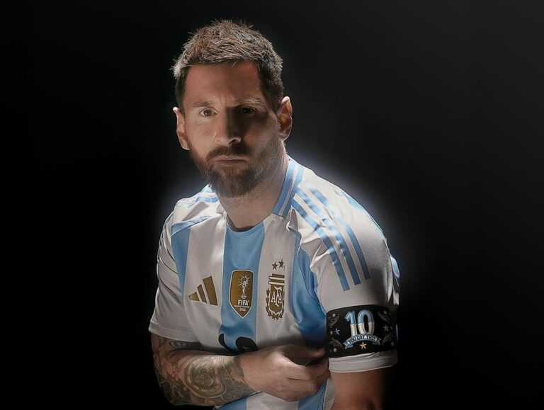 Lionel Messi in argentina jersey