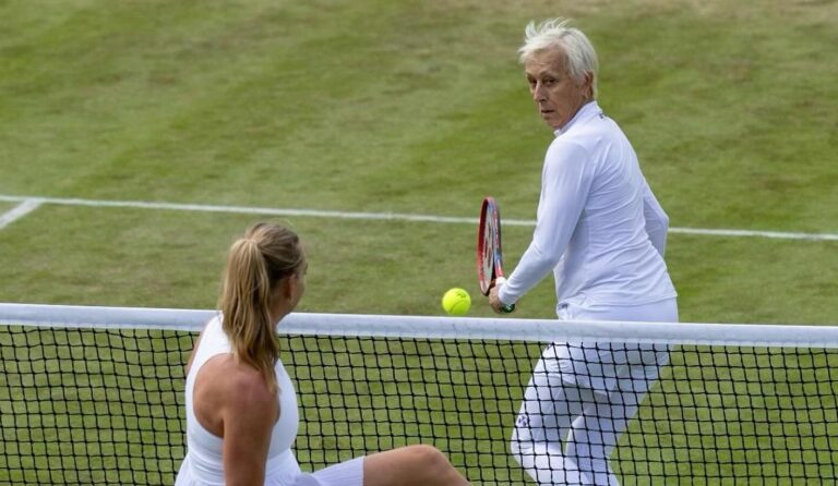 Martina Navratilova playing