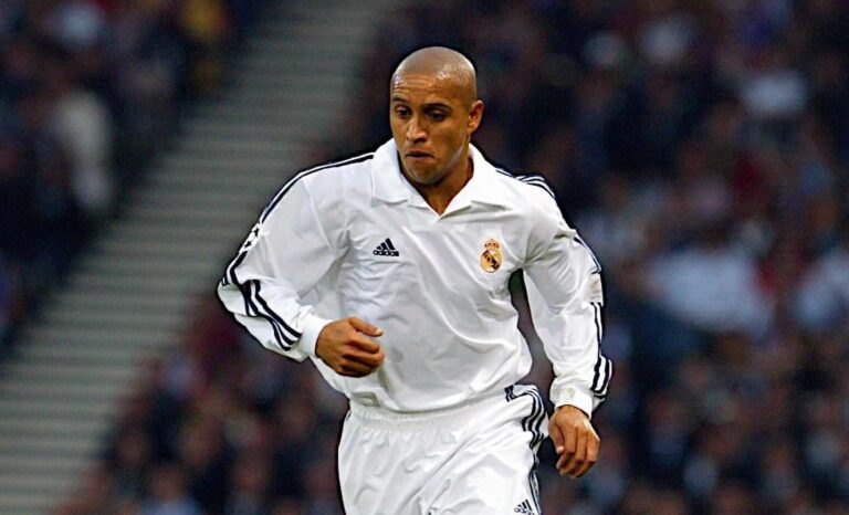 Roberto Carlos playing in real madrid